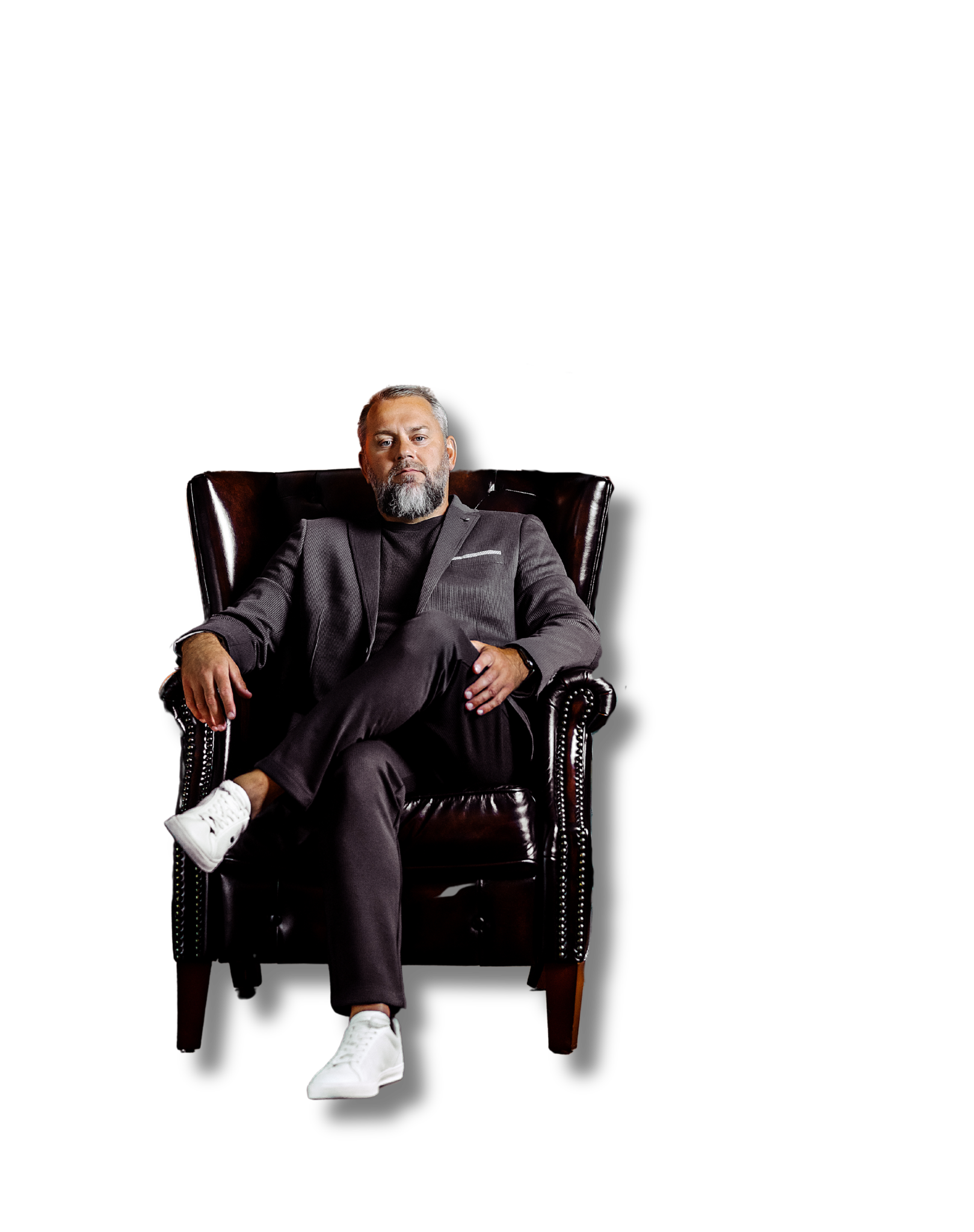 Undercover mit Thomas Wiele – Hero-Foto: Thomas Wiele im Sessel, filmisch ausgeleuchtet